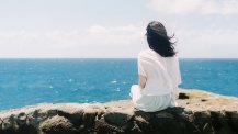 海边背影女 高清壁纸图片下载(海边背影女)